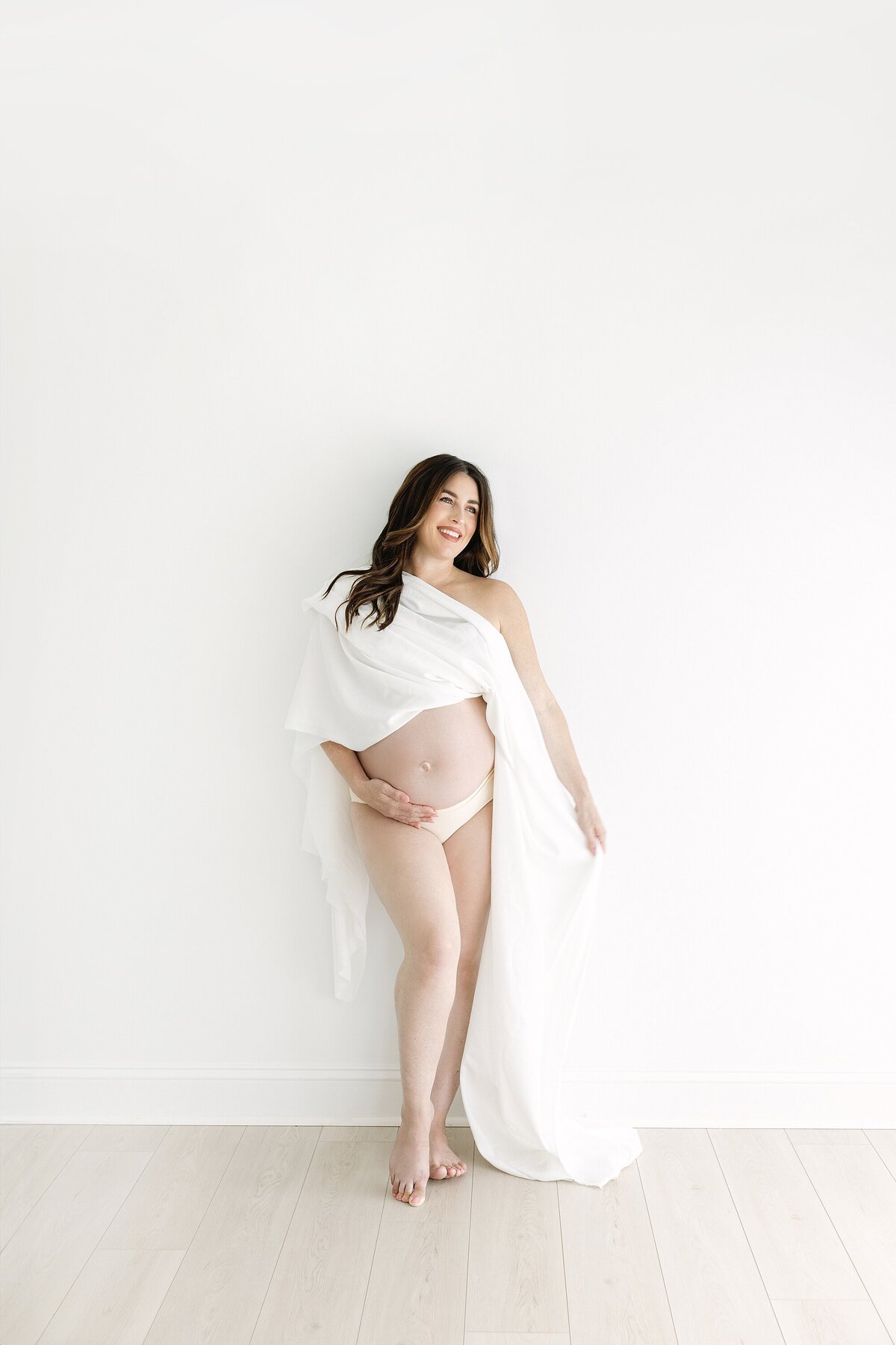 expectant mom with a goddess look