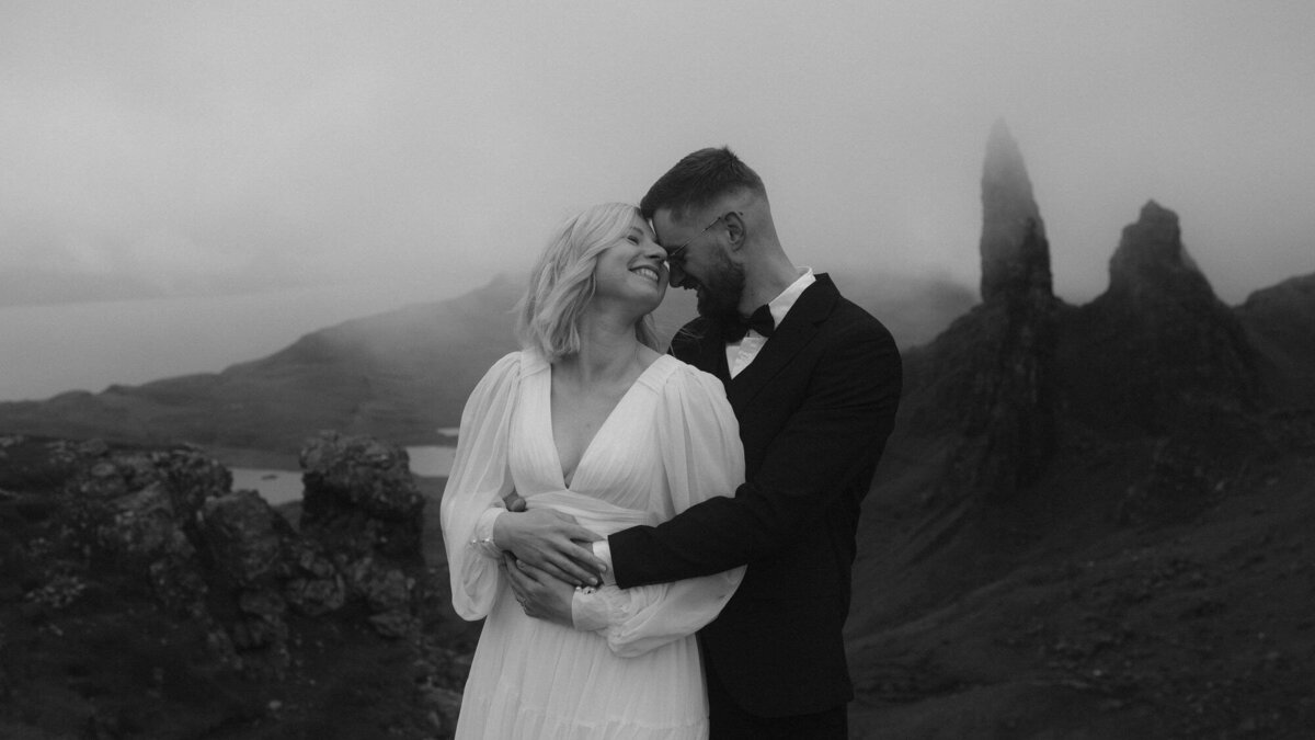 the_chaffins_international_destination_wedding_elopement_photographers_sammie_chaffin_micah_editorial_adventure_photos_travel_isle_of_skye_scotland_3