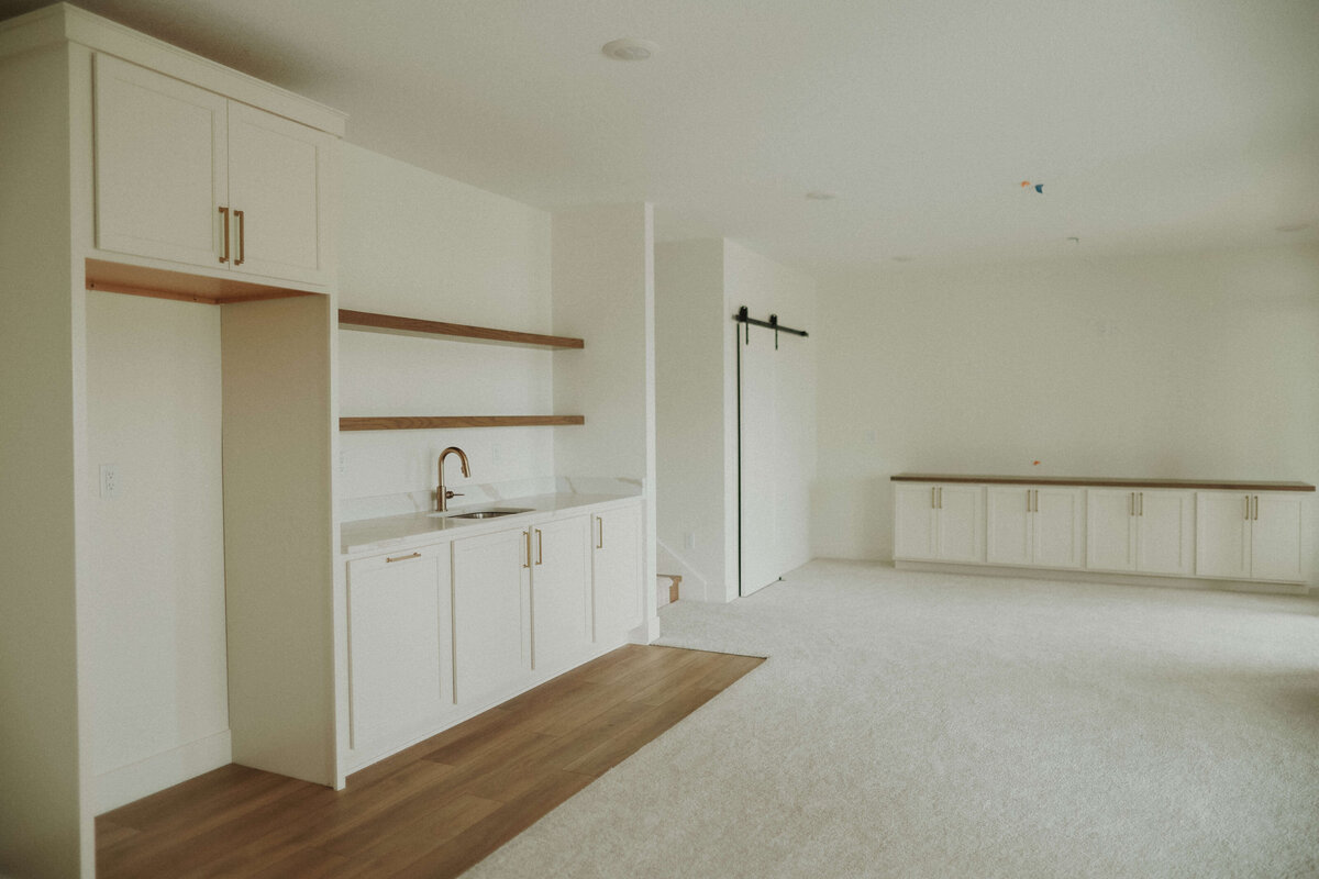 65-Finished-Basement-Waukee-Central-Iowa-Custom-Home-JRL-Builders-3F1A4917