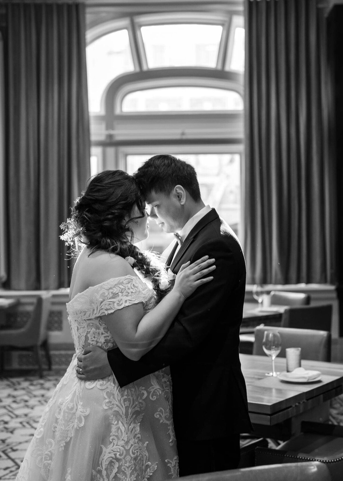wedding couple in hotel northland in green bay wisconsin
