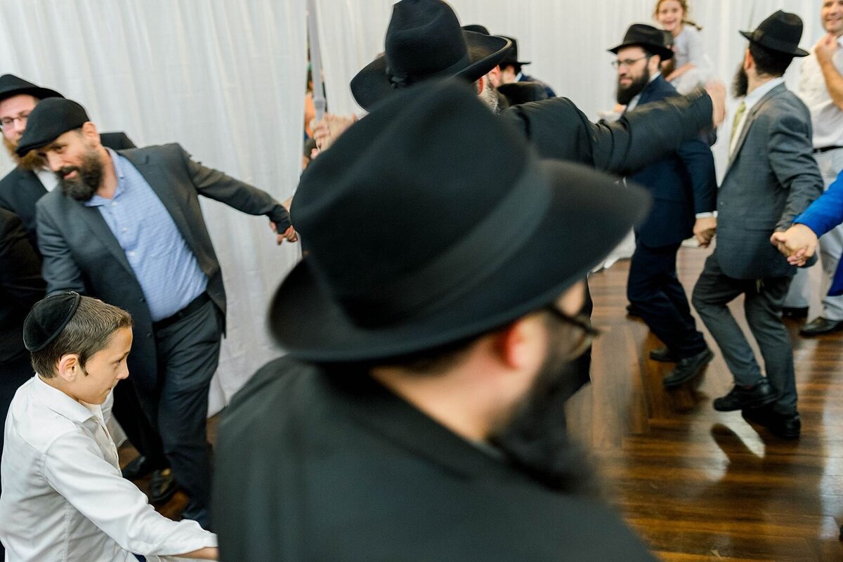 Eliana-Melmed-Photography-Chicago-LosAngeles-Jewish-WeddingPhotographer-CarmiKalman-MensDancing-00060