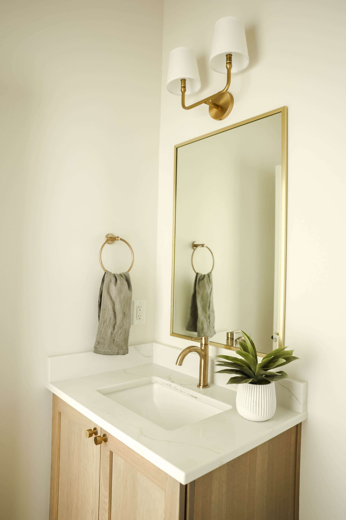 5306-Bathroom-Urbandale-Central-Iowa-Custom-Home-JRL-Builders-3F1A2687