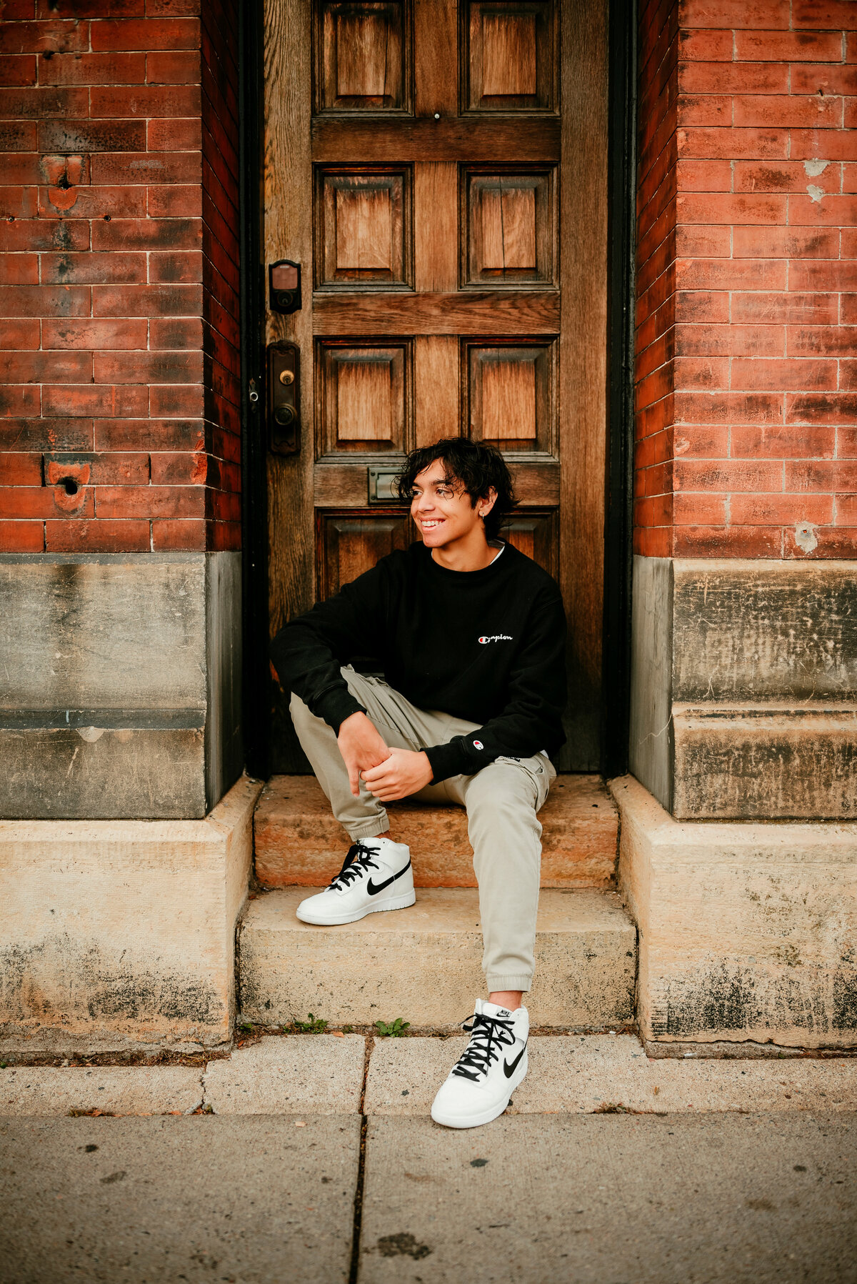 Explore the natural elegance of senior portraits in the urban setting of Minneapolis. Let Shannon Kathleen Photography transform your memories into timeless art. Reserve your session today.