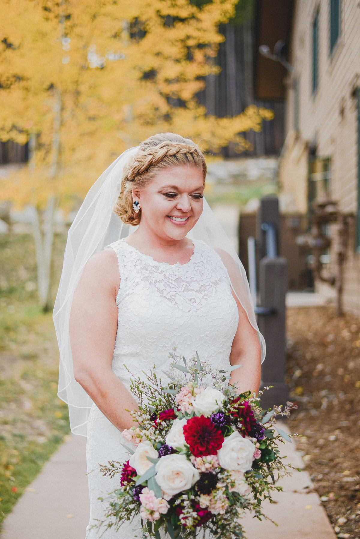 bride holding her fall bouquet