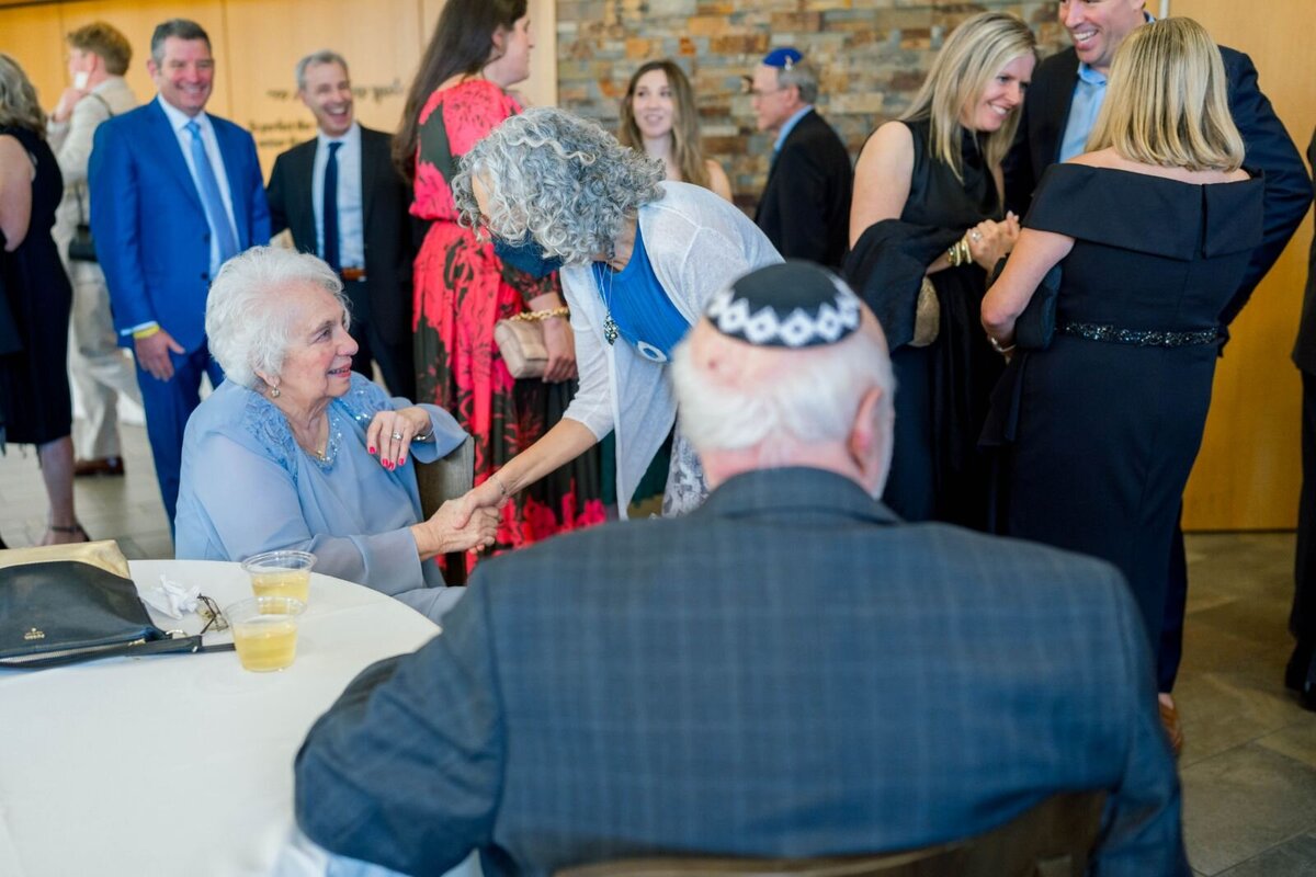 Eliana-Melmed-Photography-Chicago-LosAngeles-Jewish-WeddingPhotography-ShulaNoah-Chuppah-00094