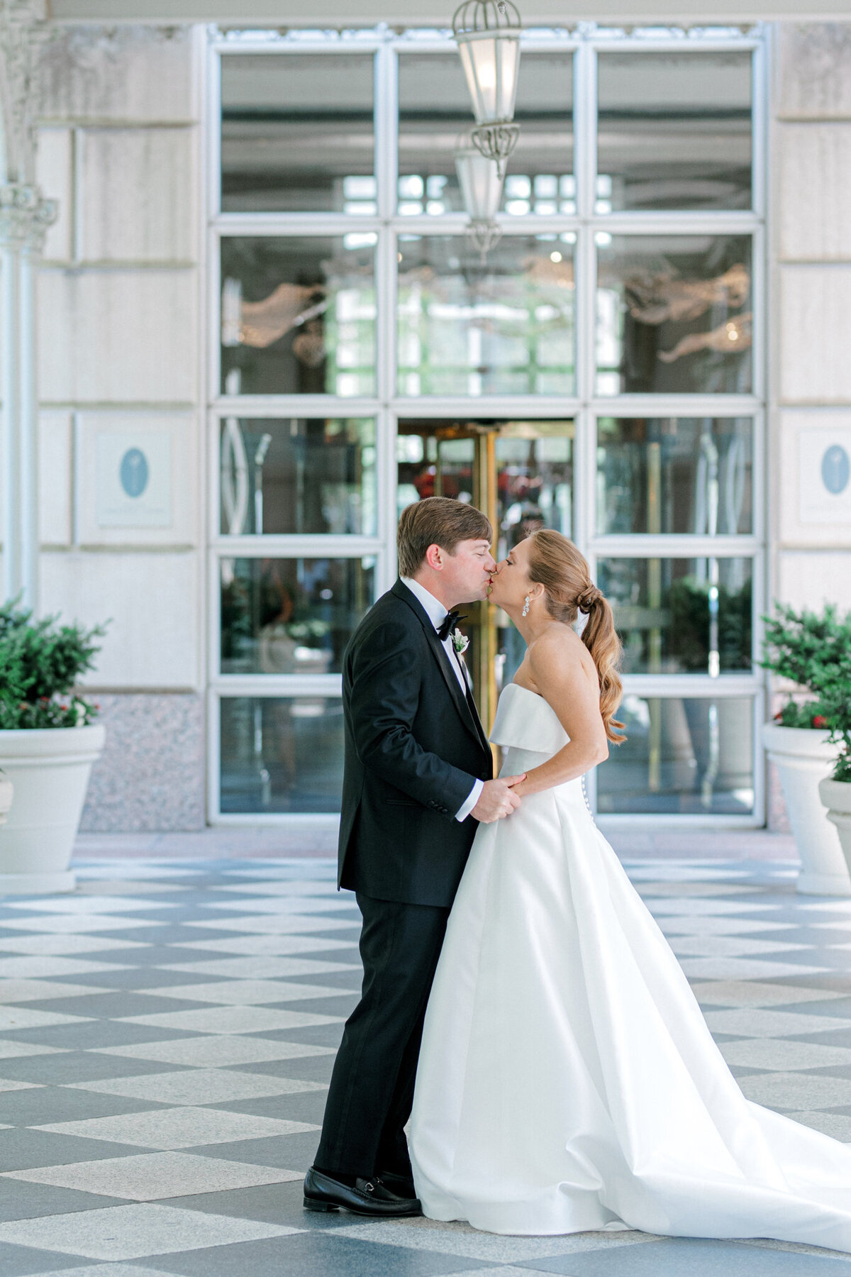 Hannah & Jason's Wedding at Hotel Crescent Court Club Perkins Chapel | Dallas Wedding Photographer | Sami Kathryn Photography-60
