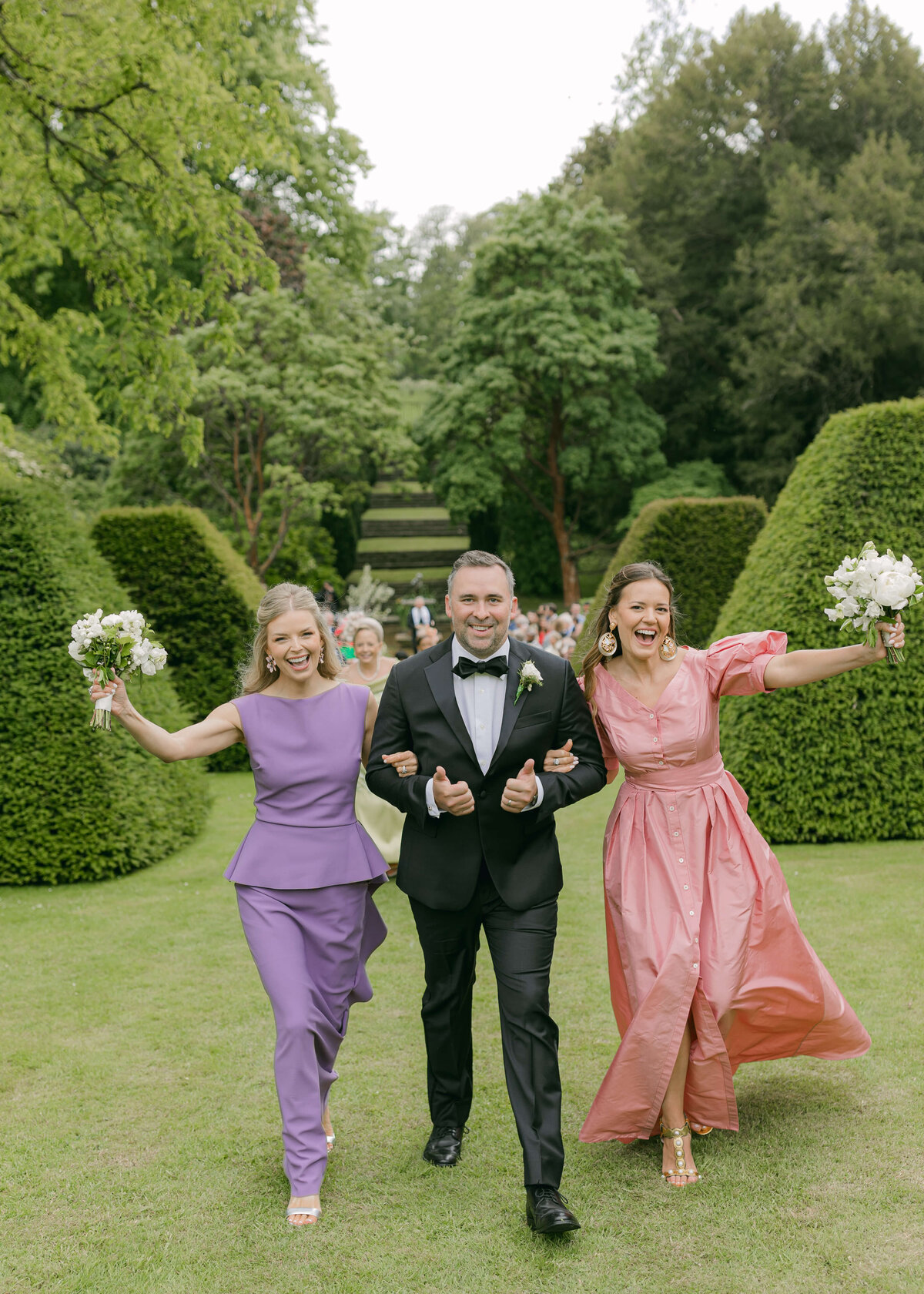 chloe-winstanley-weddings-cotswolds-cornwell-manor-outdoor-ceremony-bridesmaids