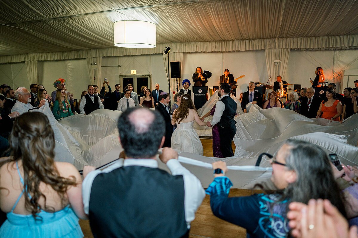 Eliana-Melmed-Photography-Chicago-LosAngeles-Jewish-WeddingPhotography-SimchaDancing-00029