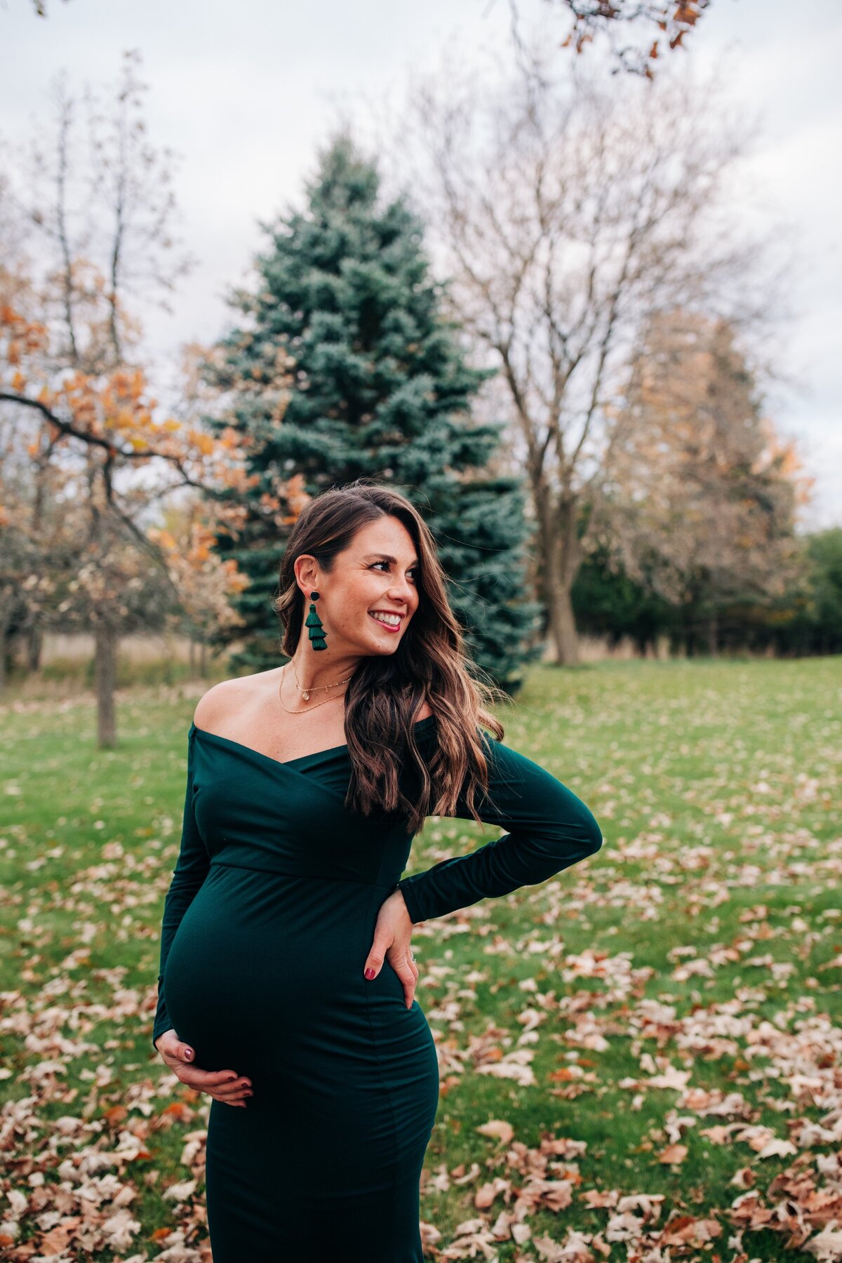 outdoor-maternity-session-green-dress