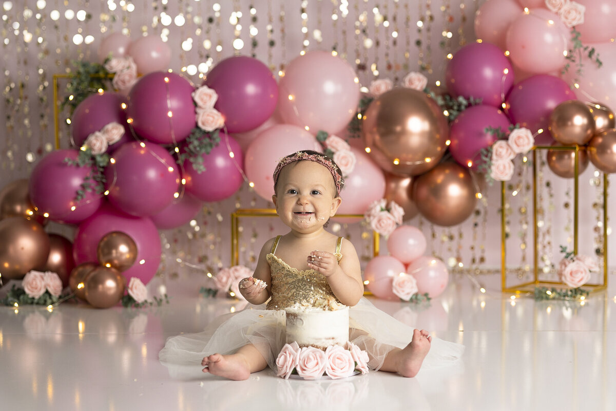 best-columbus-ohio-cake-smash-photographer-baby-girl-glam-girly-sparkle-first-birthday-pink-mauve-gold-balloon-garland-near-me-hilliard-dublin-powell-westerville-grove-city-amanda-estep-photography