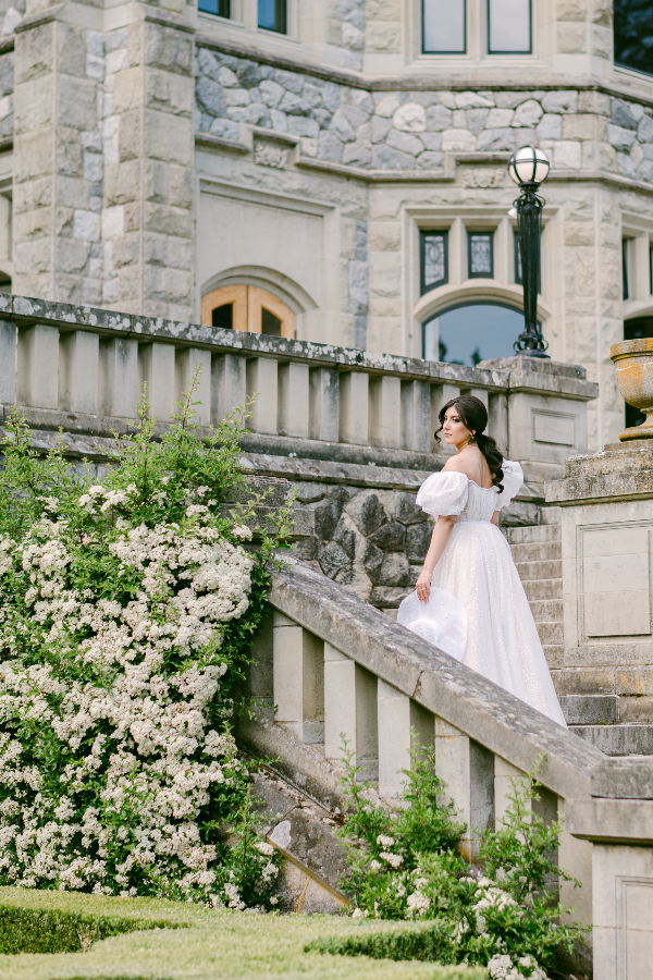 bride-white-wedding-dress-groom-engagement-castle-garden3