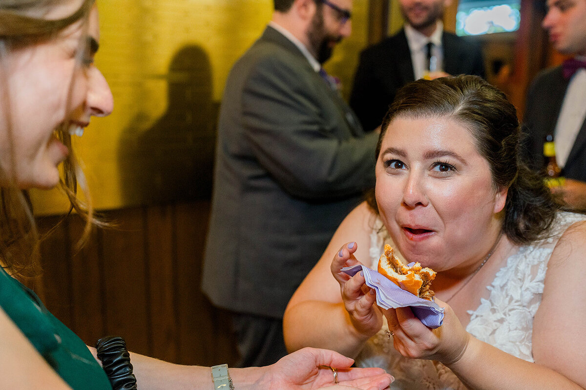 Eliana-Melmed-Photography-Chicago-LosAngeles-Jewish-WeddingPhotography-ElianaSklar-CocktailHour-00079
