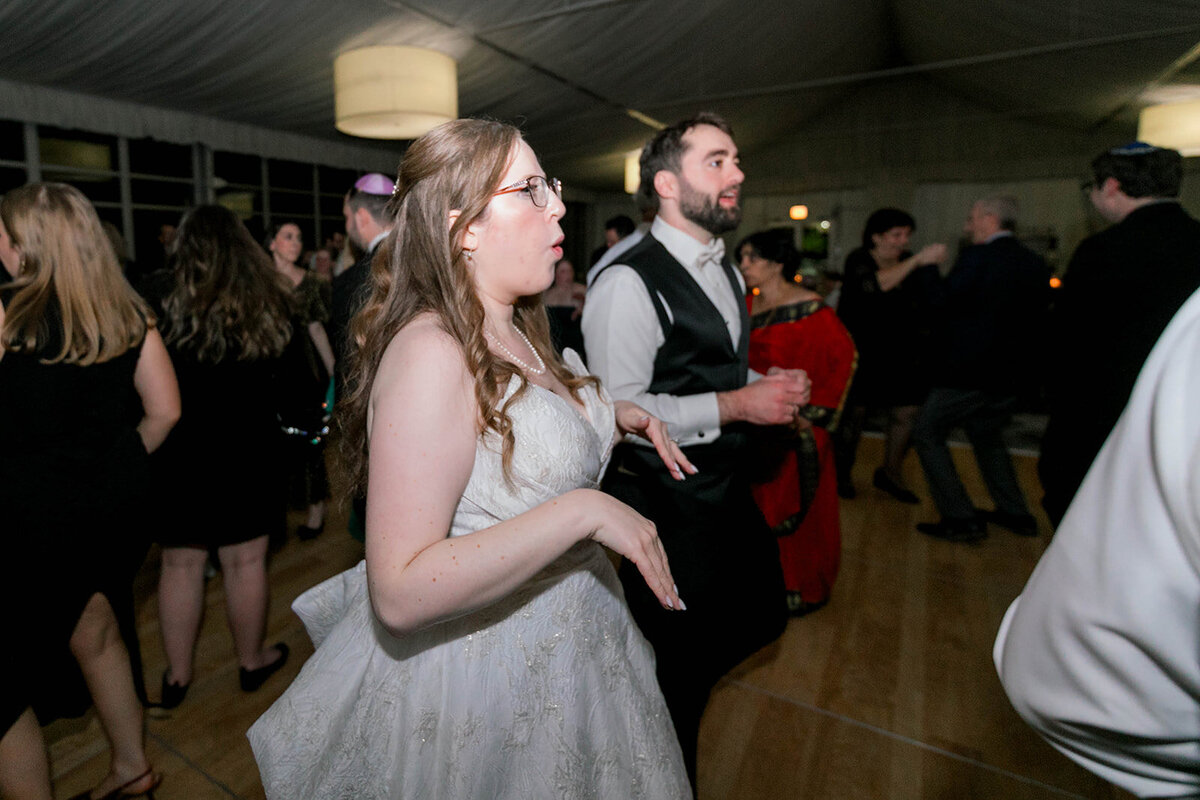 Eliana-Melmed-Photography-Chicago-LosAngeles-Jewish-WeddingPhotography-Dancefloor-00179