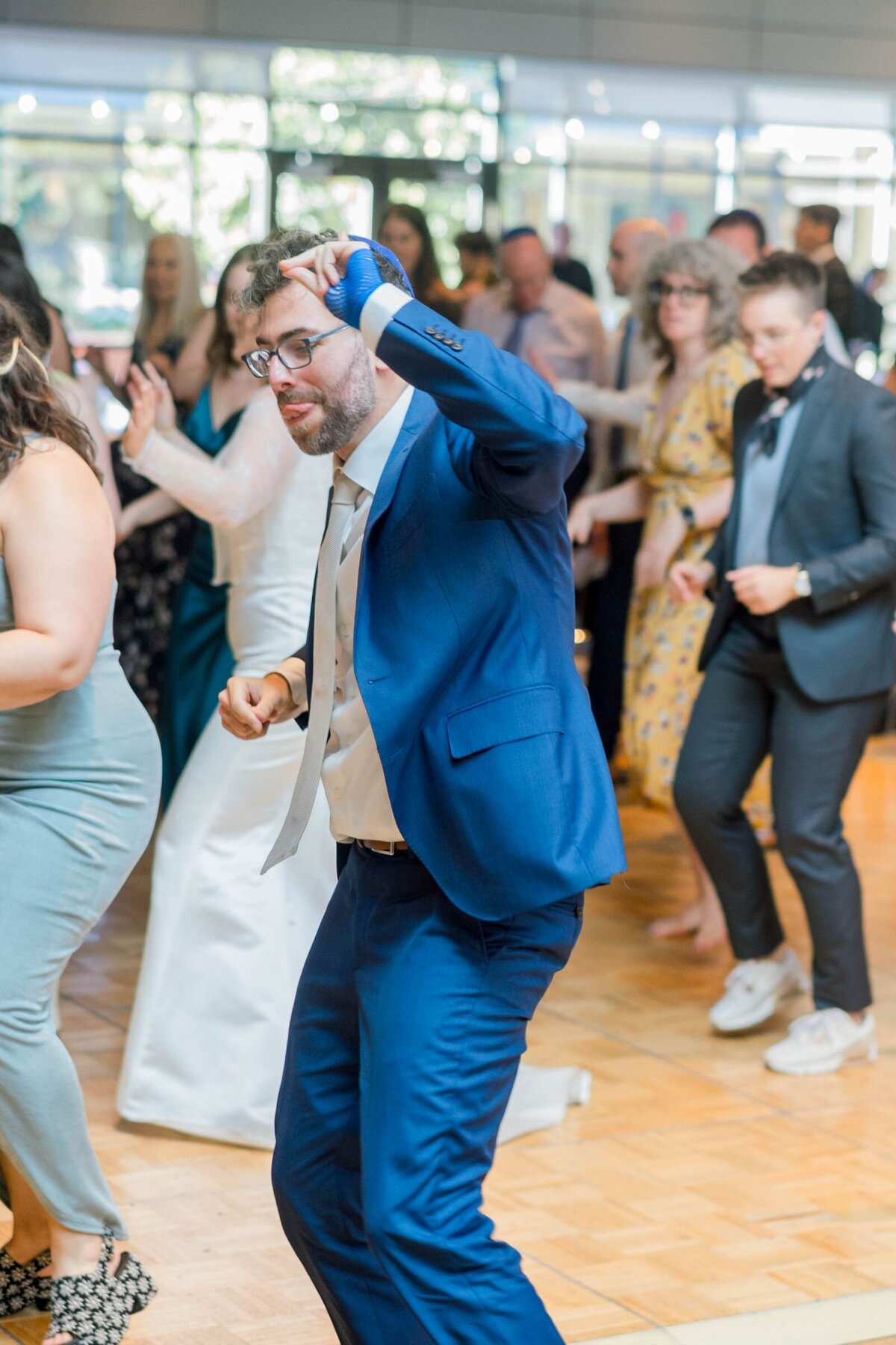 processed_ElianaMelmedPhotography_JewishWeddingPhotographer_ShulaNoah_Dancing-155