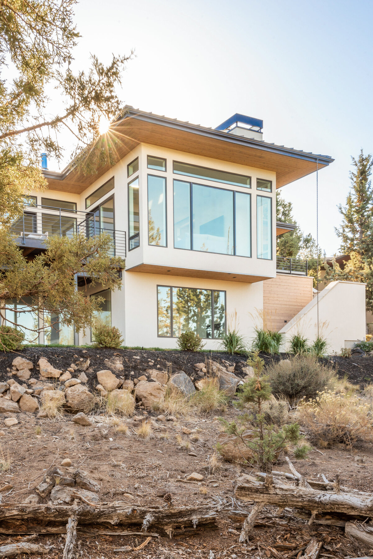 modern-home-exterior-glass-stucco-cedar