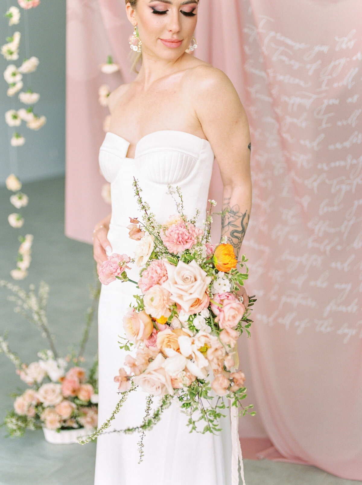 floral-and-field-design-bespoke-wedding-floral-styling-calgary-alberta-peach-kiss-editorial-bridal-groom-portraits-32