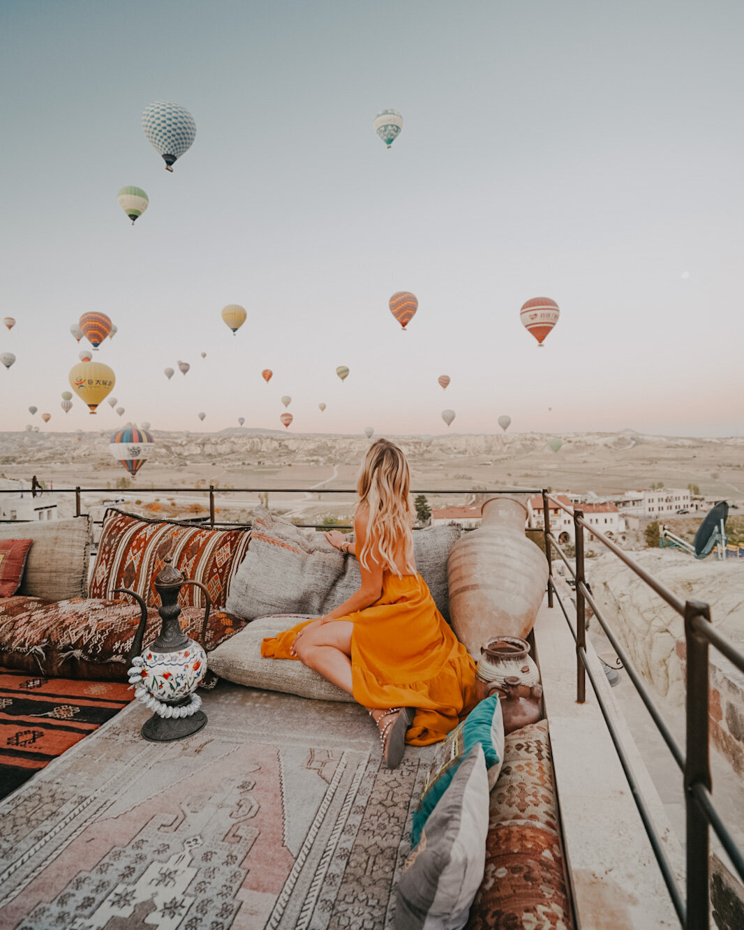 girl-dress-cappadocia-hot-air-balloons