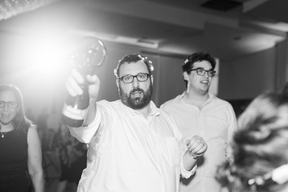 Eliana-Melmed-Photography-Chicago-LosAngeles-Jewish-WeddingPhotography-ElianaSklar-DanceFloor-00141