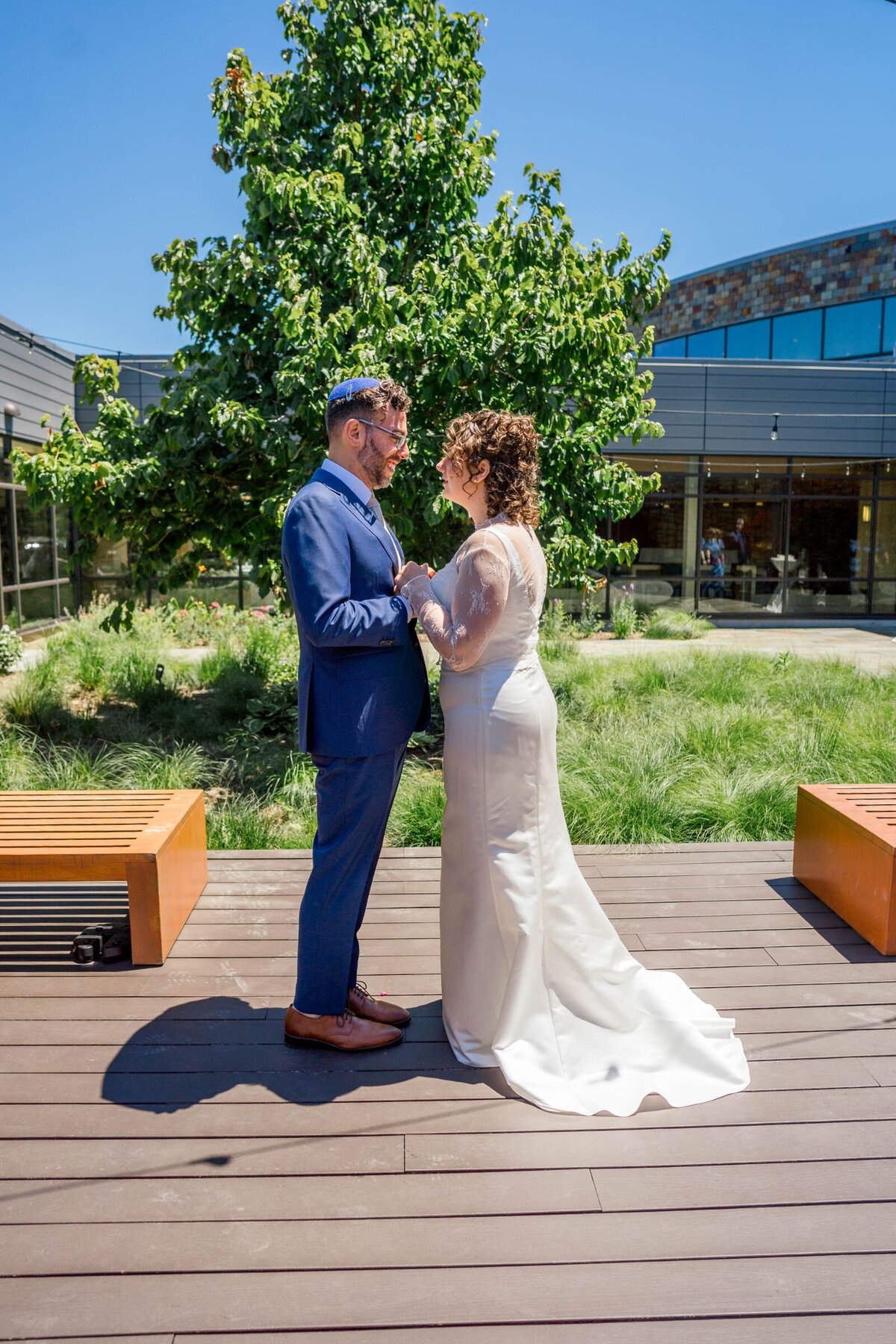 Eliana-Melmed-Photography-Chicago-LosAngeles-Jewish-WeddingPhotography-ShulaNoah-CouplesPortraits-00009