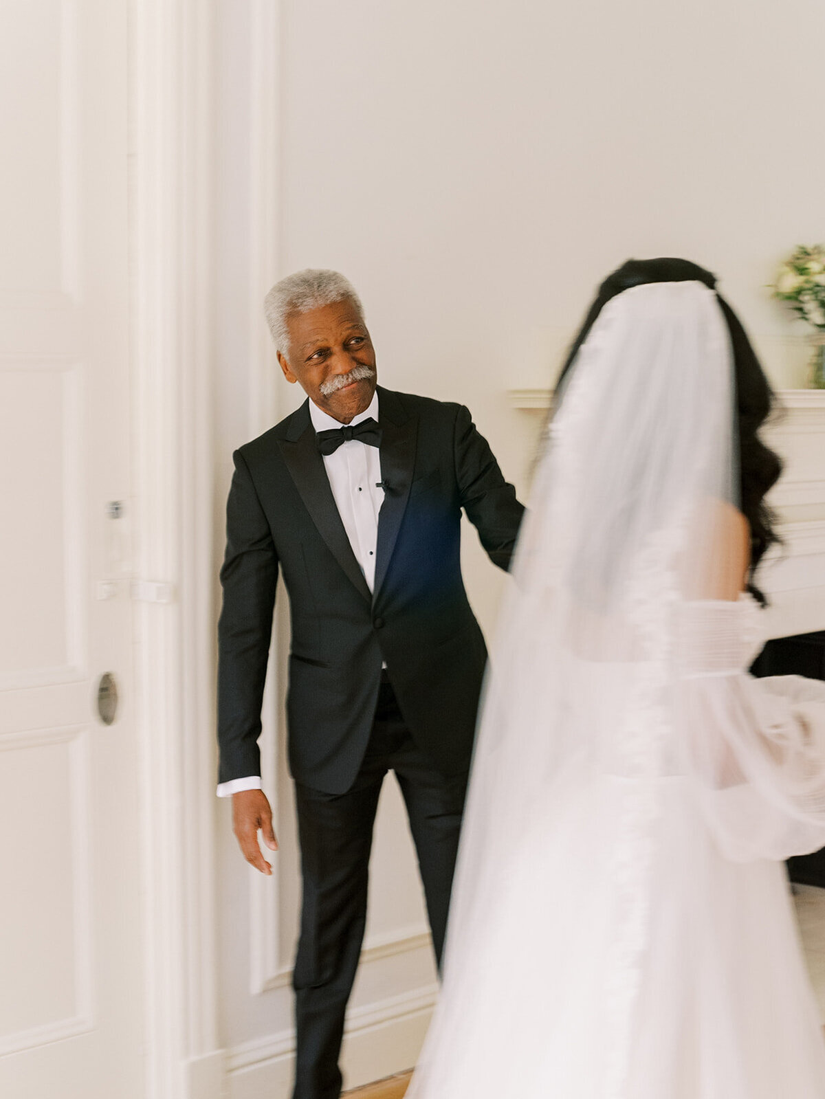 father-and-daughter-first-look-at-callanwolde-atlanta-elizabeth-austin-photography.jpg