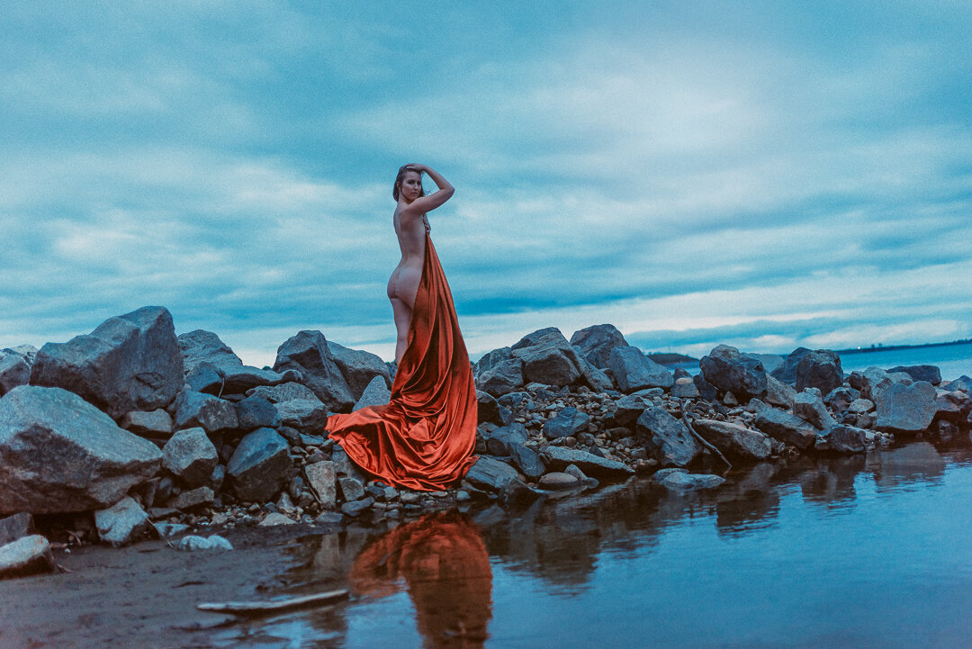 Empower yourself with Bay Area boudoir under open skies.