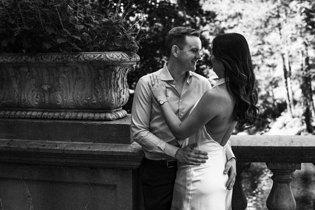 Film-Natural-Couple-Vanderbilt-Mansion-Engagement-Photoshoot