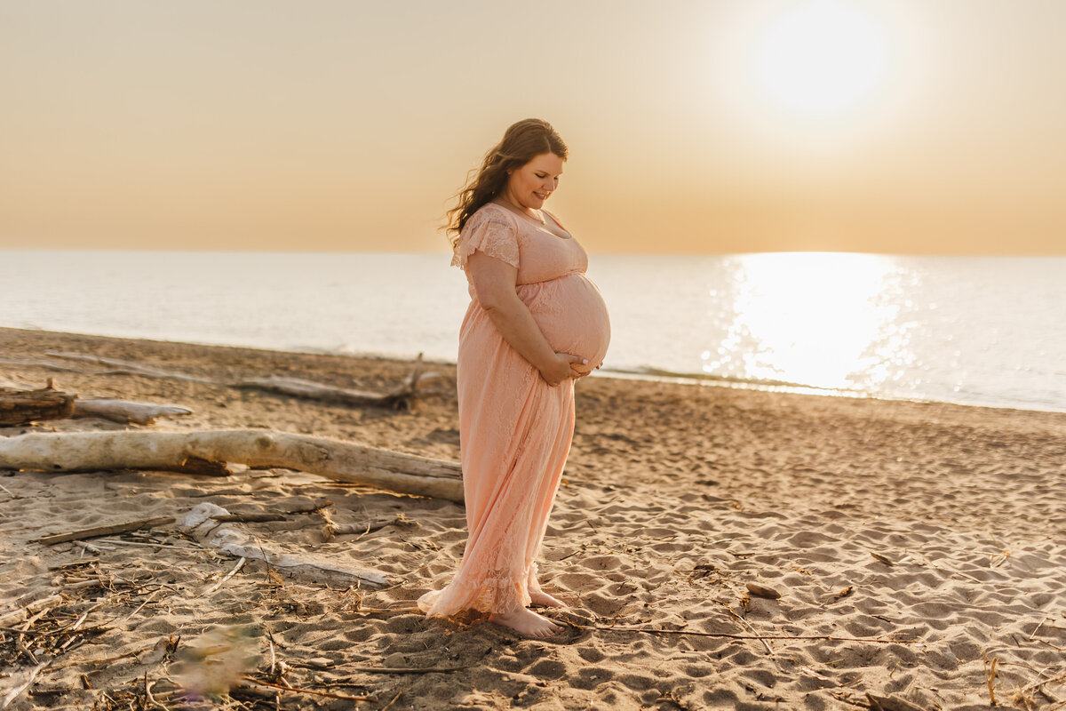 NortheastOhioPhotographer-MossMaternitySession-HeadlandsBeach.185-2