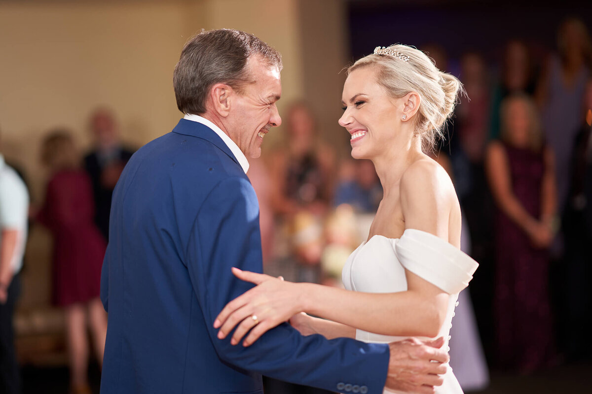classic-bride-country-club-wedding-father-daughter-dance-1