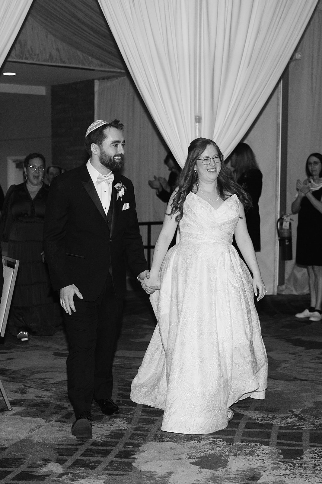 Eliana-Melmed-Photography-Chicago-LosAngeles-Jewish-WeddingPhotography-SimchaDancing-00247