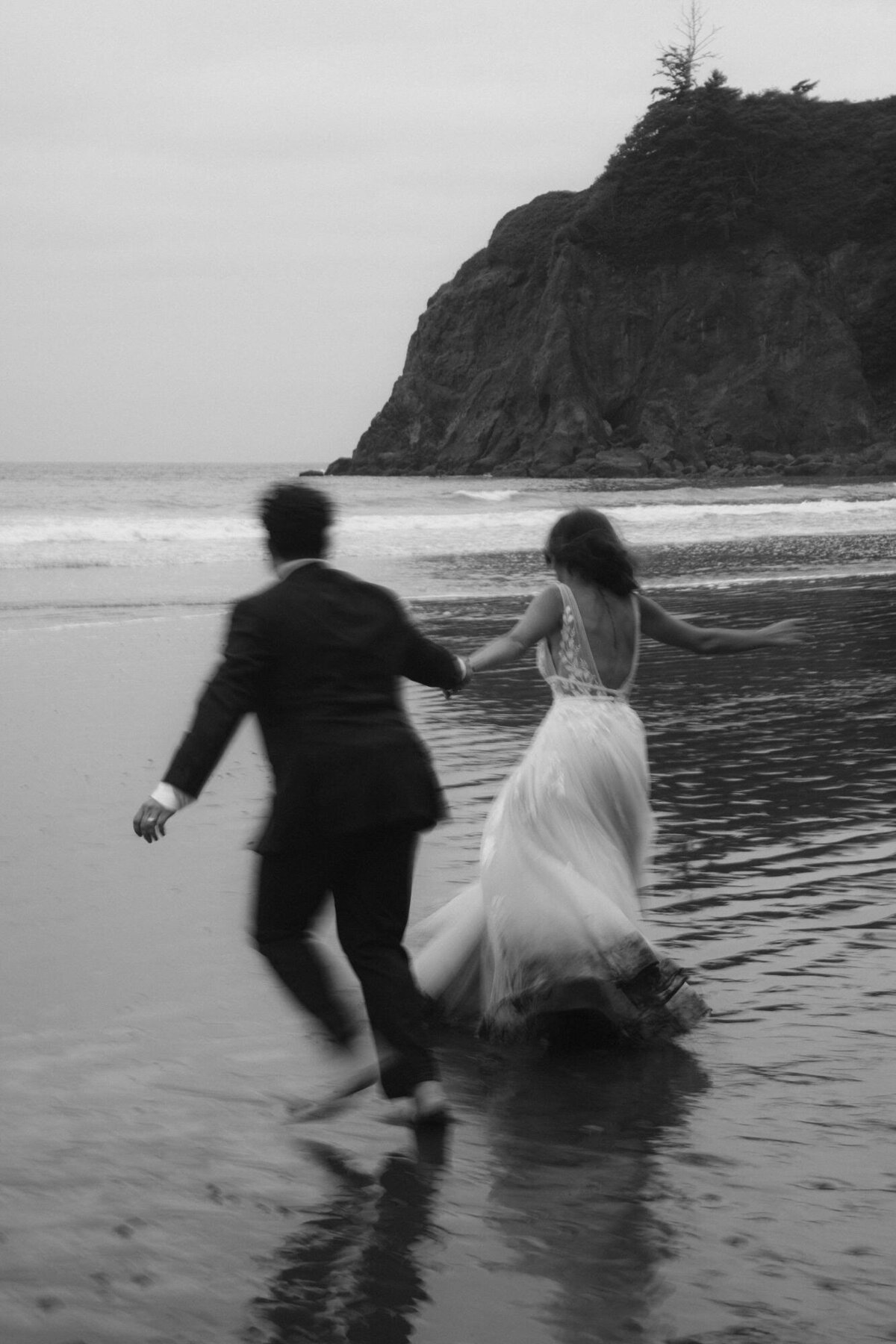 the_chaffins_international_destination_wedding_elopement_photographers_sammie_chaffin_micah_editorial_adventure_photos_travel_olympic_national_park_32