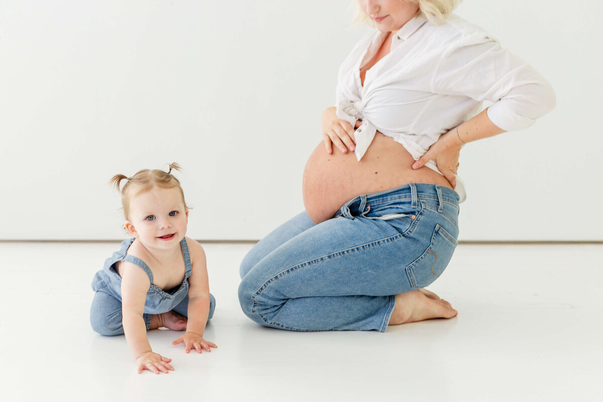 Pregnancy-Photoshoot-Motherhood-Photography-Tristate-Ohio-Kentucky-Indiana-Whitney and Birdi - Motherhood-8