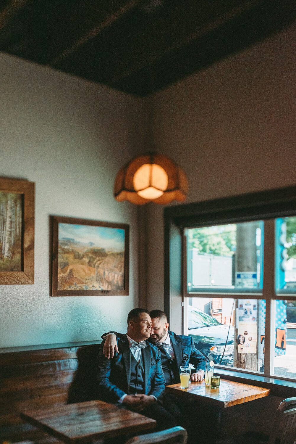 Seattle-wedding-photographer_seattle-couple-urban-groom-portraits