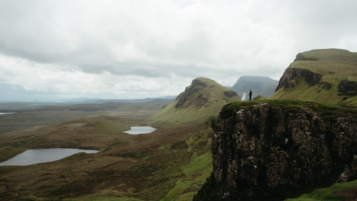 the_chaffins_international_destination_wedding_elopement_photographers_sammie_chaffin_micah_editorial_adventure_photos_travel_isle_of_skye_scotland_25