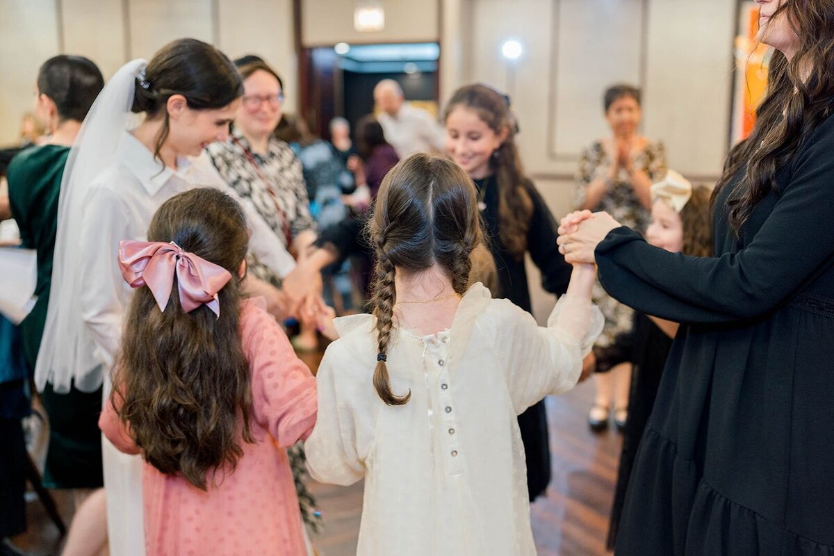 Eliana-Melmed-Photography-Chicago-LosAngeles-Jewish-WeddingPhotographer-CarmiKalman-WomensDancing-00123
