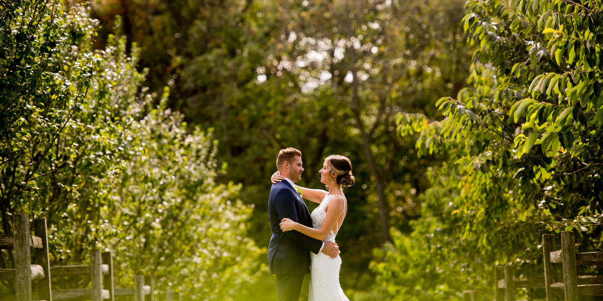 the star barn ridge bride and groom photography
