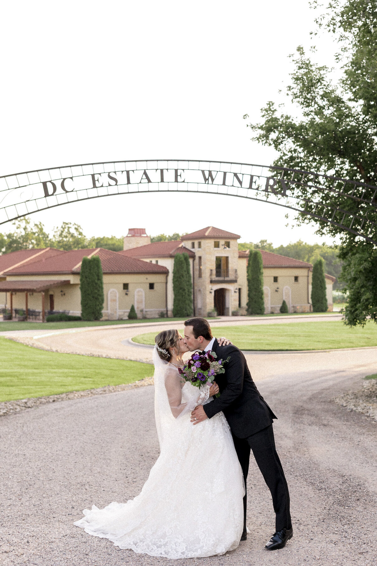 Summer-Wedding-DC-Estate-Winery-Beloit-Illinois-Meg-Dunn-Photography-64