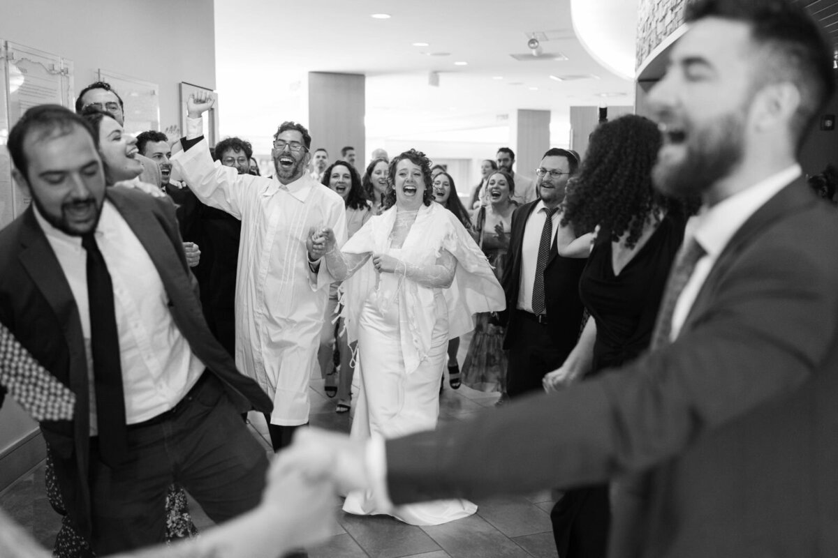 Eliana-Melmed-Photography-Chicago-LosAngeles-Jewish-WeddingPhotography-ShulaNoah-Chuppah-00208
