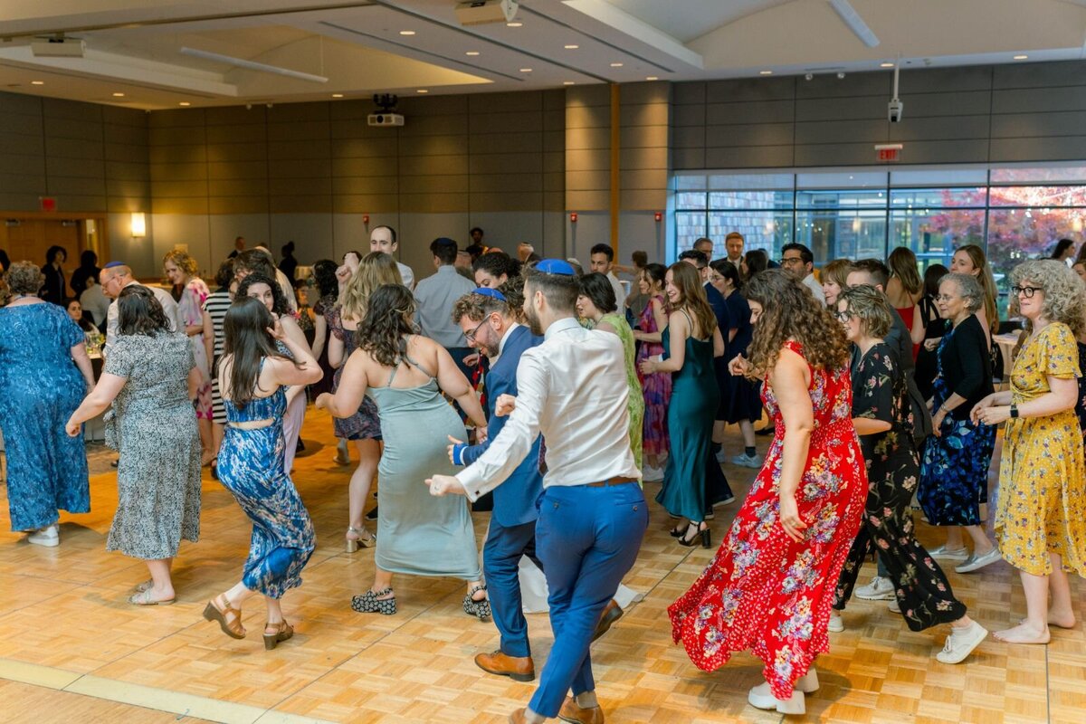 processed_ElianaMelmedPhotography_JewishWeddingPhotographer_ShulaNoah_Dancing-147