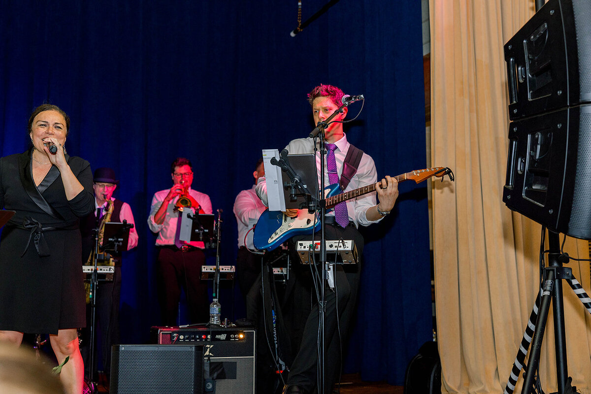 Eliana-Melmed-Photography-Chicago-LosAngeles-Jewish-WeddingPhotography-ElianaSklar-DanceFloor-00331
