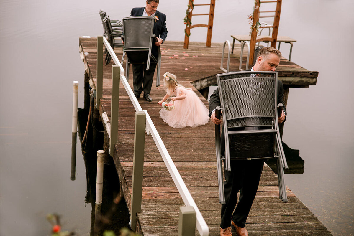 Seattle-wedding-photographer_backyard-wedding-lake-ceremony