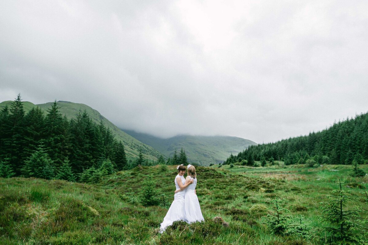 lodge on Loch goil destination wedding scotland l hewitt Photography-54