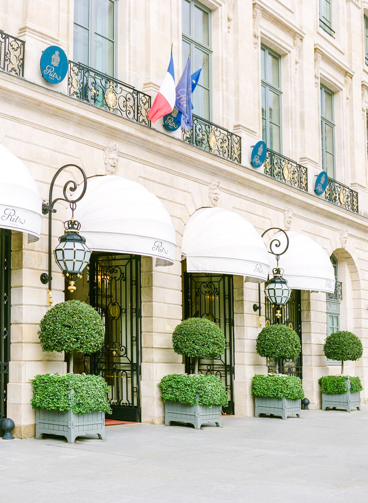 Jennifer Fox Weddings English speaking wedding planning & design agency in France crafting refined and bespoke weddings and celebrations Provence, Paris and destination Le_Ritz_Paris_©_Oliver_Fly_Photography_9