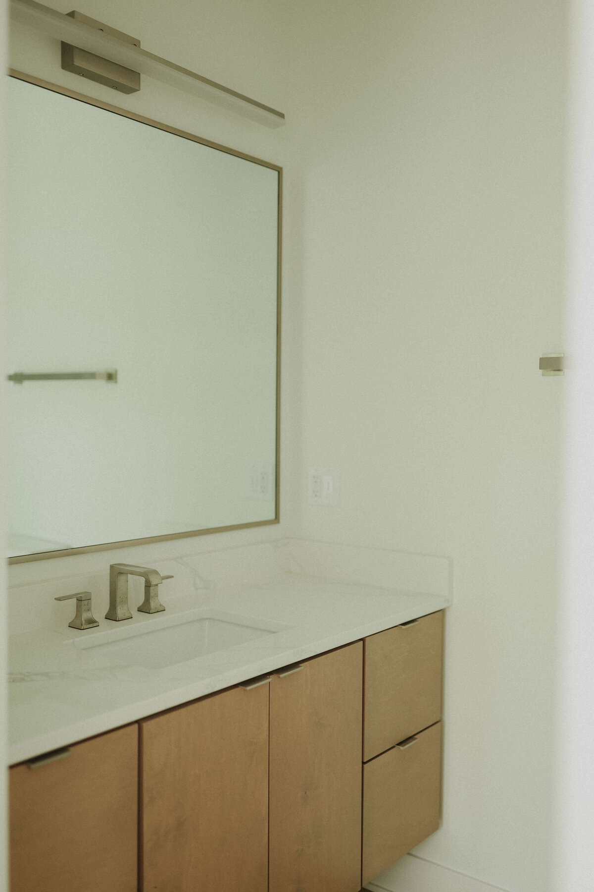 1320-Bathroom-Polk-City-Central-Iowa-Custom-Home-JRL-Builders-3F1A4727