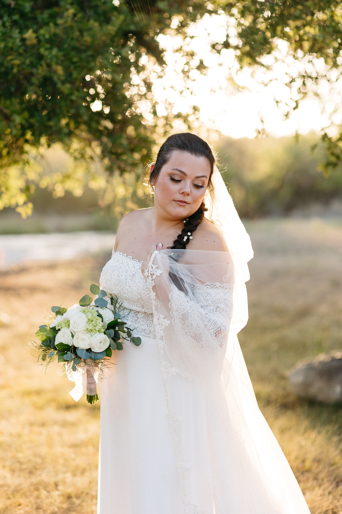 Hill-country-bridal-session-texas-wedding-photographer-leah-thomason-2