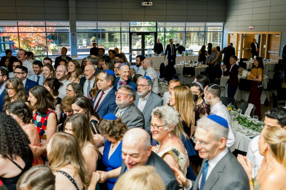 Eliana-Melmed-Photography-Chicago-LosAngeles-Jewish-WeddingPhotography-ShulaNoah-Simcha-Dancing-00094