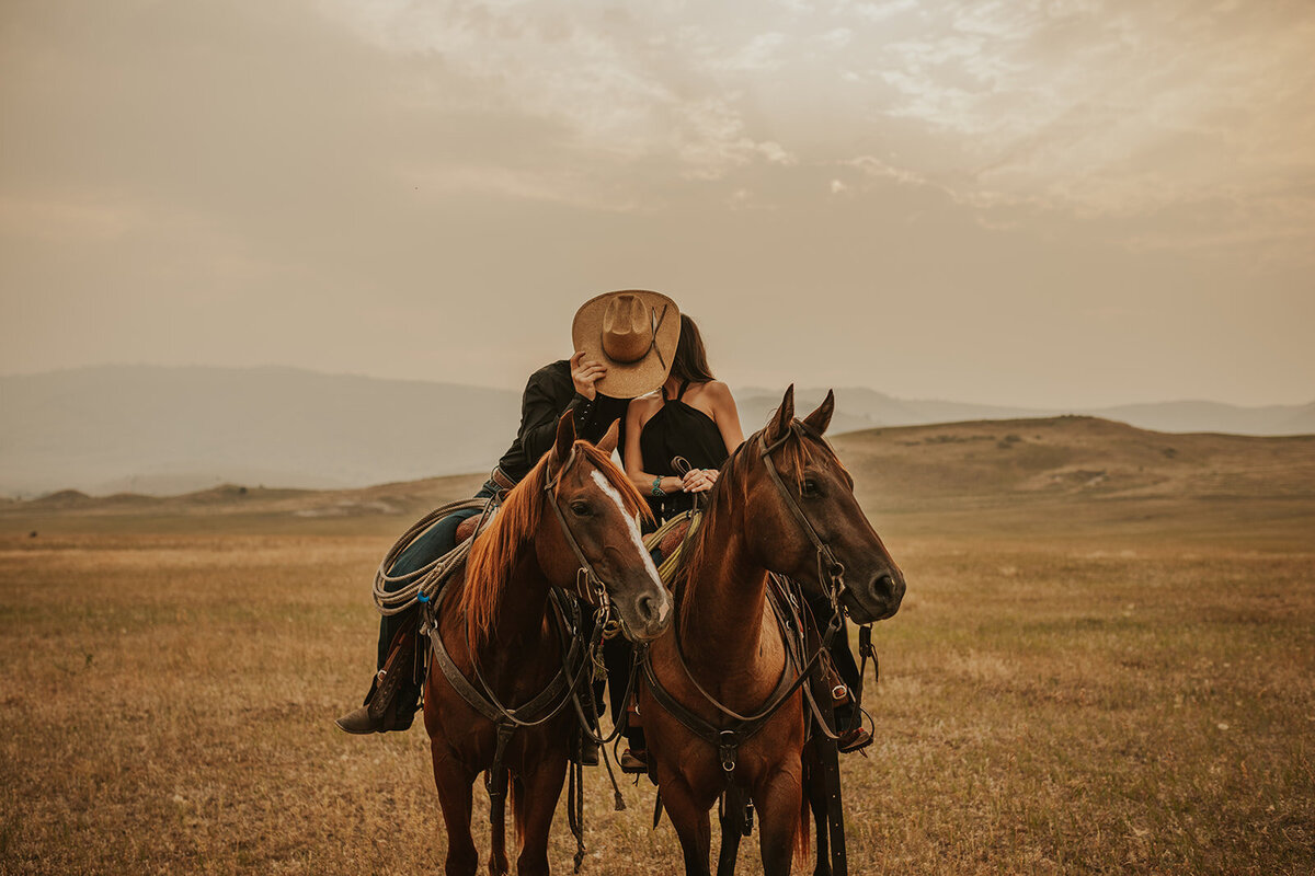 presley-gray-horseback-western-montana-engagement2259