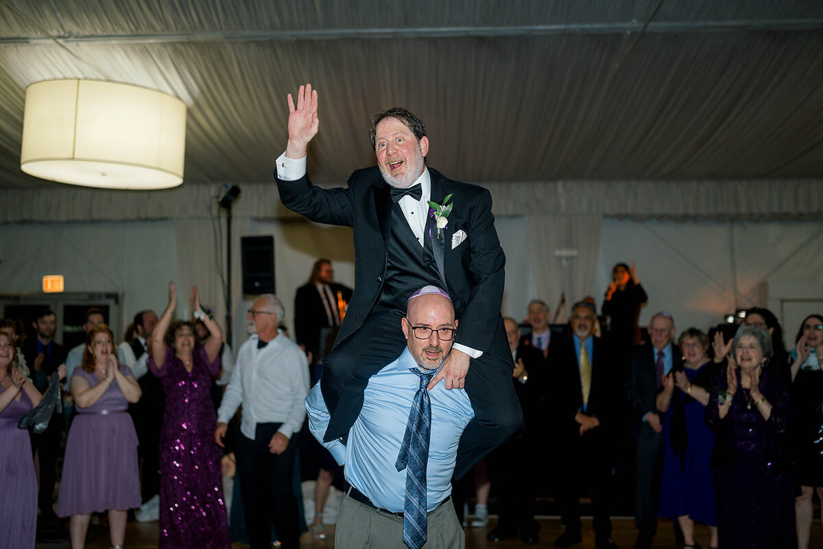 Eliana-Melmed-Photography-Chicago-LosAngeles-Jewish-WeddingPhotography-SimchaDancing-00051