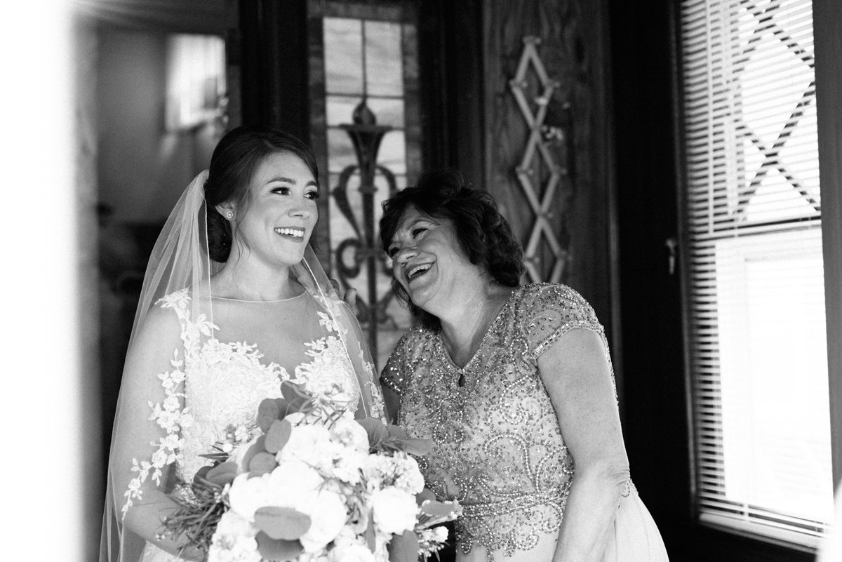 0062 - 0111-mother-and-daughter-wedding-day
