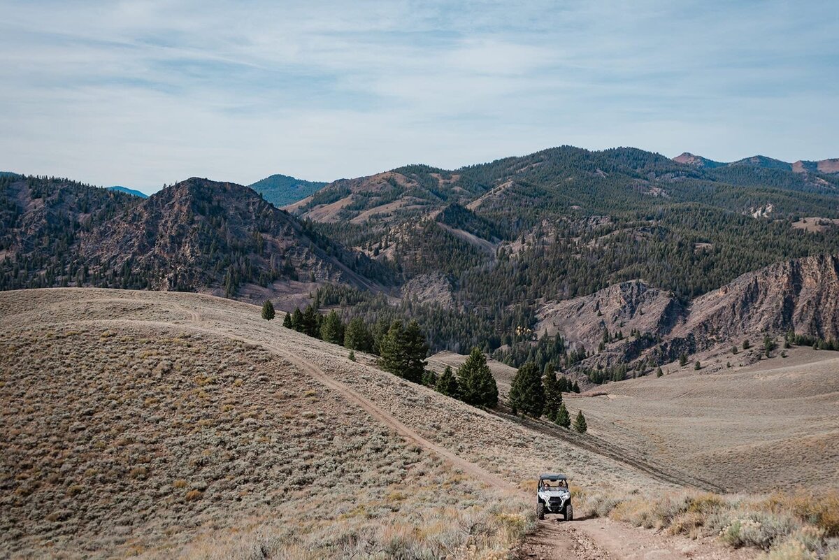 hidden-destination-adventure-luxury-elopement-sawtooth-mountains-stanley