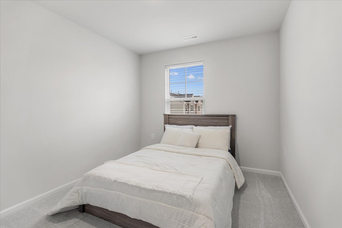06-201 Peebles Dr-6